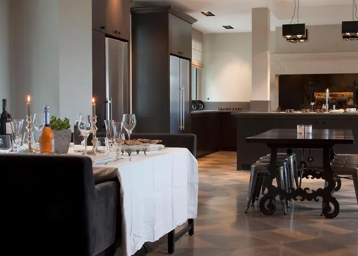 Holiday home Domaine De La Jasso, Demeure De Grand Luxe Au Pied De La Cite De Carcassonne, Piscines Et Parc Animalier