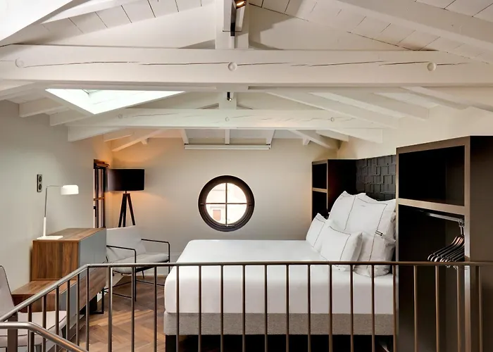 Holiday home Domaine De La Jasso, Demeure De Grand Luxe Au Pied De La Cite De Carcassonne, Piscines Et Parc Animalier