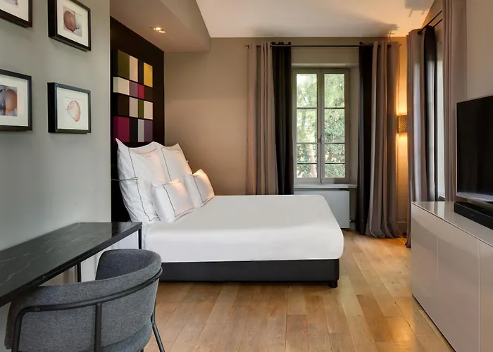 Domaine De La Jasso, Demeure De Grand Luxe Au Pied De La Cite De Carcassonne, Piscines Et Parc Animalier